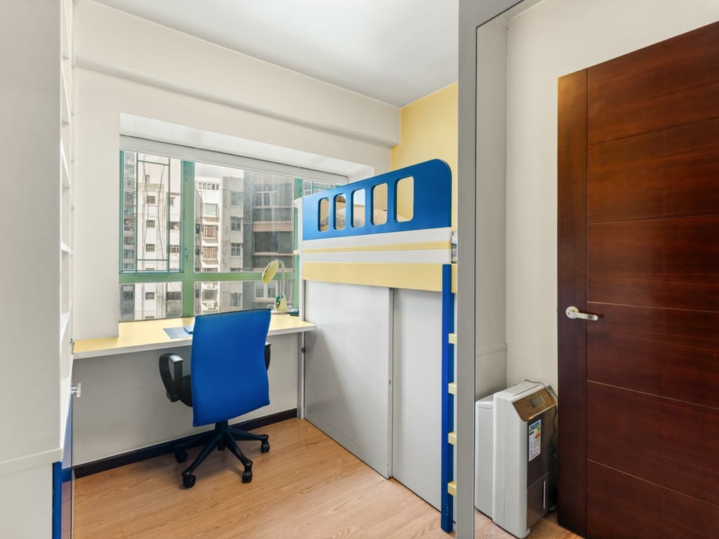 https://img.propertyraptor.com/cdn-cgi/imagedelivery/KD5bF_AFL0JDTbKLWF7z9g/ap8/ap8_001/hornet/prp/img/8bee86494573a1969989447fe68cc0e4-wtm.jpg/public