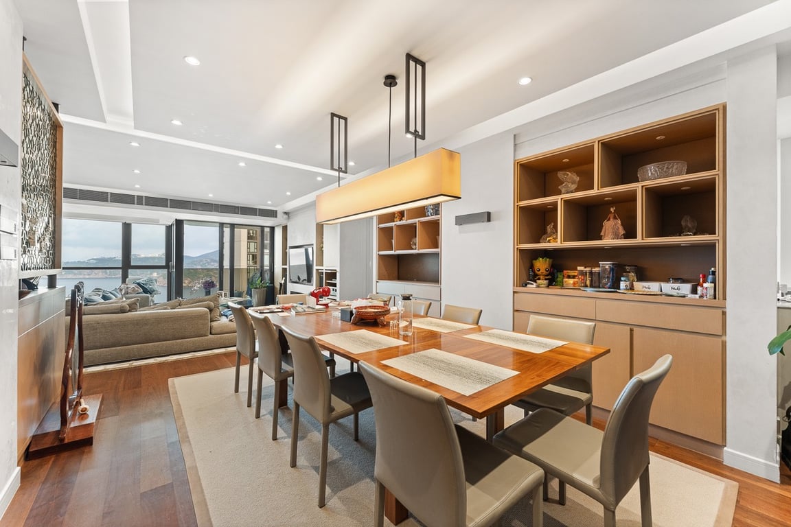 https://img.propertyraptor.com/cdn-cgi/imagedelivery/KD5bF_AFL0JDTbKLWF7z9g/ap8/ap8_001/hornet/prp/img/8bf032f4177e6160446731b42ef4cd8b-wtm.jpg/public