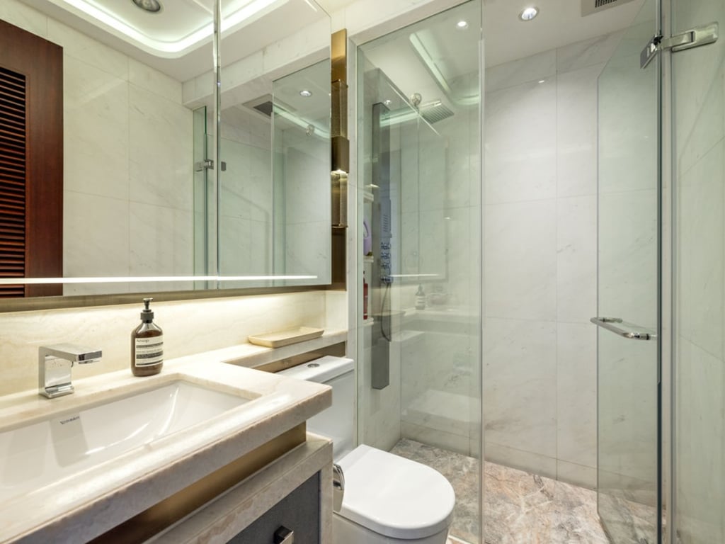 https://img.propertyraptor.com/cdn-cgi/imagedelivery/KD5bF_AFL0JDTbKLWF7z9g/ap8/ap8_001/hornet/prp/img/8c202c381dfa93b1377f131e2d1f1422.jpg/public