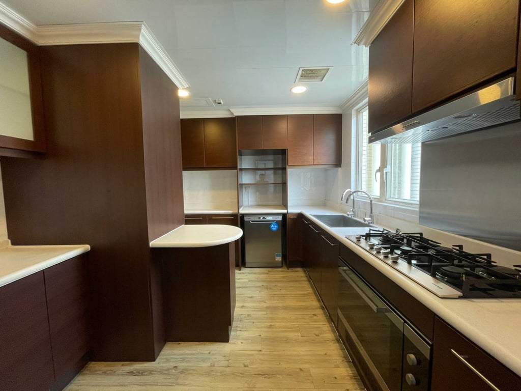 https://img.propertyraptor.com/cdn-cgi/imagedelivery/KD5bF_AFL0JDTbKLWF7z9g/ap8/ap8_001/hornet/prp/img/8c5387871b997ad04cfe66cce0f44058.jpg/public
