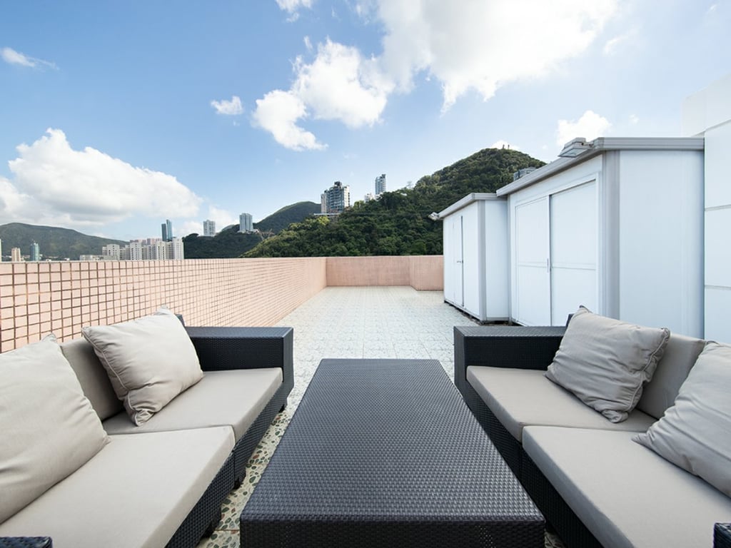 https://img.propertyraptor.com/cdn-cgi/imagedelivery/KD5bF_AFL0JDTbKLWF7z9g/ap8/ap8_001/hornet/prp/img/8c62aeec88d8775d45e03e0913fc5d04.jpg/public