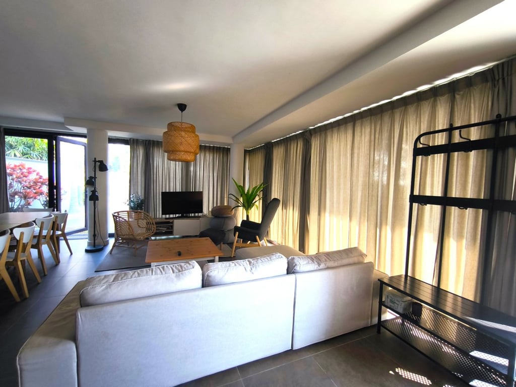 https://img.propertyraptor.com/cdn-cgi/imagedelivery/KD5bF_AFL0JDTbKLWF7z9g/ap8/ap8_001/hornet/prp/img/8c63f65ed932c54555b268fa7a8d8917-wtm.jpg/public