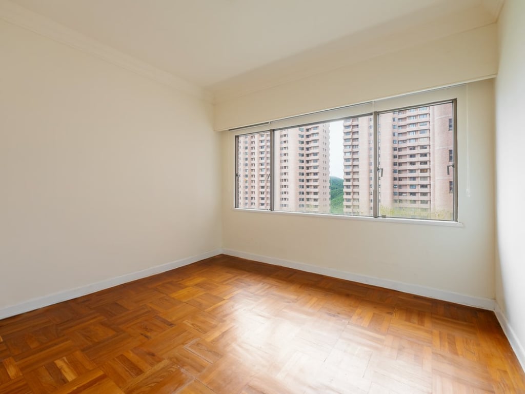 https://img.propertyraptor.com/cdn-cgi/imagedelivery/KD5bF_AFL0JDTbKLWF7z9g/ap8/ap8_001/hornet/prp/img/8ccf1600e0dcfcf71196c56179a7e932.jpg/public