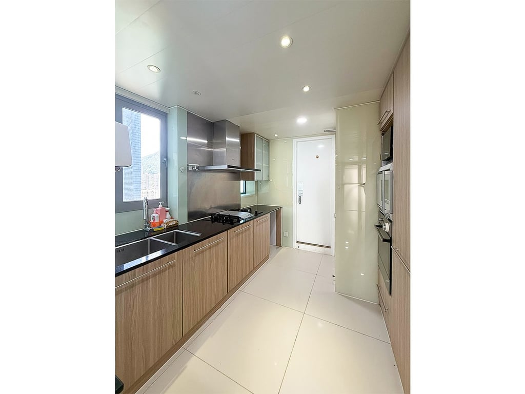 https://img.propertyraptor.com/cdn-cgi/imagedelivery/KD5bF_AFL0JDTbKLWF7z9g/ap8/ap8_001/hornet/prp/img/8cf3ab5882510966fd4a8b229d8aee1e-wtm.jpg/public