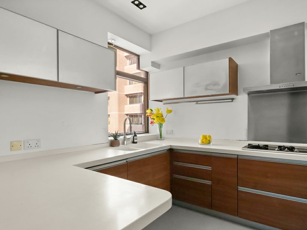https://img.propertyraptor.com/cdn-cgi/imagedelivery/KD5bF_AFL0JDTbKLWF7z9g/ap8/ap8_001/hornet/prp/img/8cfb009af234583e5b369ed41c00a944-wtm.jpg/public