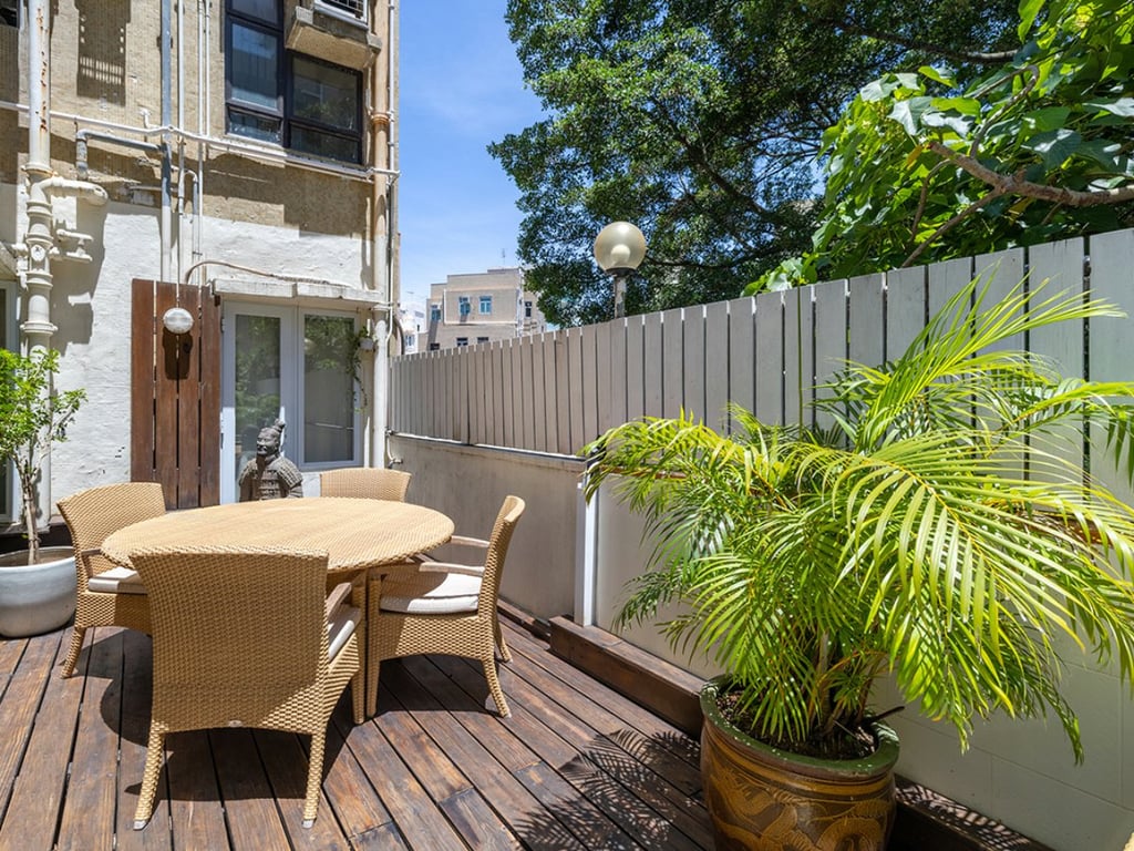 https://img.propertyraptor.com/cdn-cgi/imagedelivery/KD5bF_AFL0JDTbKLWF7z9g/ap8/ap8_001/hornet/prp/img/8d14640bfa753c4a1337858594feda94.jpg/public
