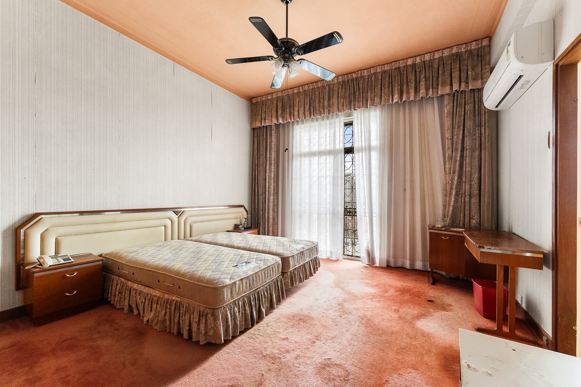 https://img.propertyraptor.com/cdn-cgi/imagedelivery/KD5bF_AFL0JDTbKLWF7z9g/ap8/ap8_001/hornet/prp/img/8d1ca5a9215f4ba76e50ec2fb45aa54f-wtm.jpg/public