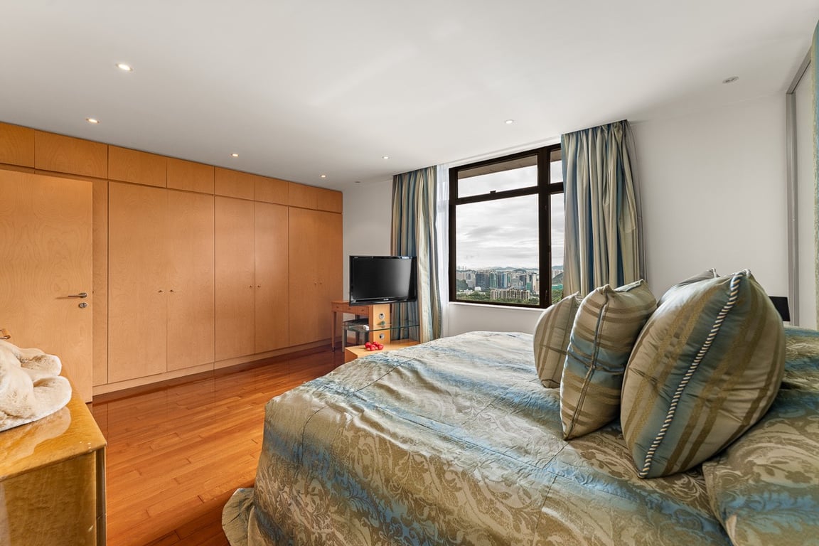 https://img.propertyraptor.com/cdn-cgi/imagedelivery/KD5bF_AFL0JDTbKLWF7z9g/ap8/ap8_001/hornet/prp/img/8d3c216ea400e9593667d86cecd91682-wtm.jpg/public