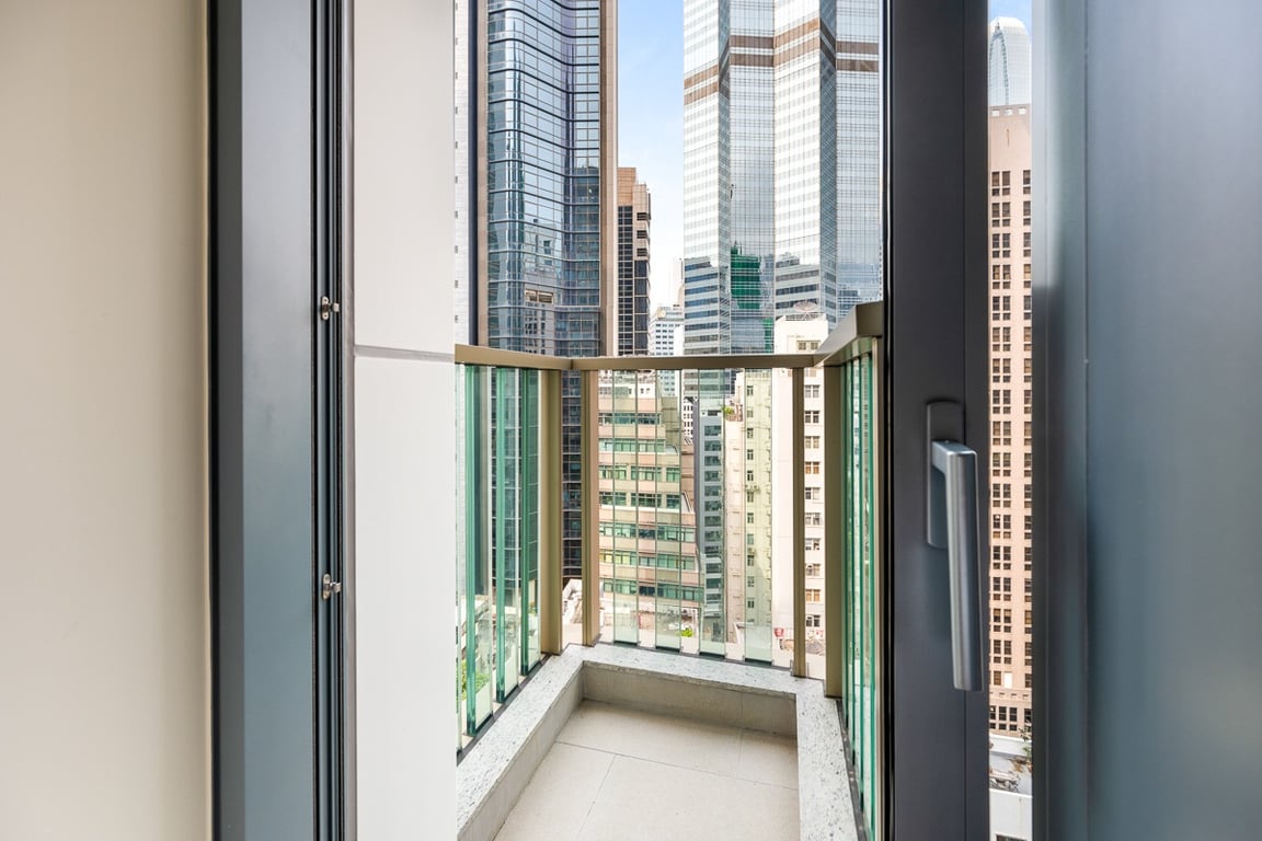https://img.propertyraptor.com/cdn-cgi/imagedelivery/KD5bF_AFL0JDTbKLWF7z9g/ap8/ap8_001/hornet/prp/img/8d424c73bf8733aeae64c9b1627fb3cc-wtm.jpg/public