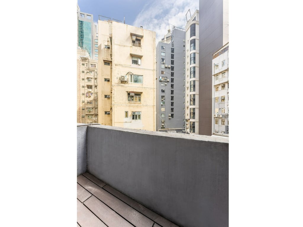 https://img.propertyraptor.com/cdn-cgi/imagedelivery/KD5bF_AFL0JDTbKLWF7z9g/ap8/ap8_001/hornet/prp/img/8d4b96338c7fdadc7ee135c892740e84.jpg/public