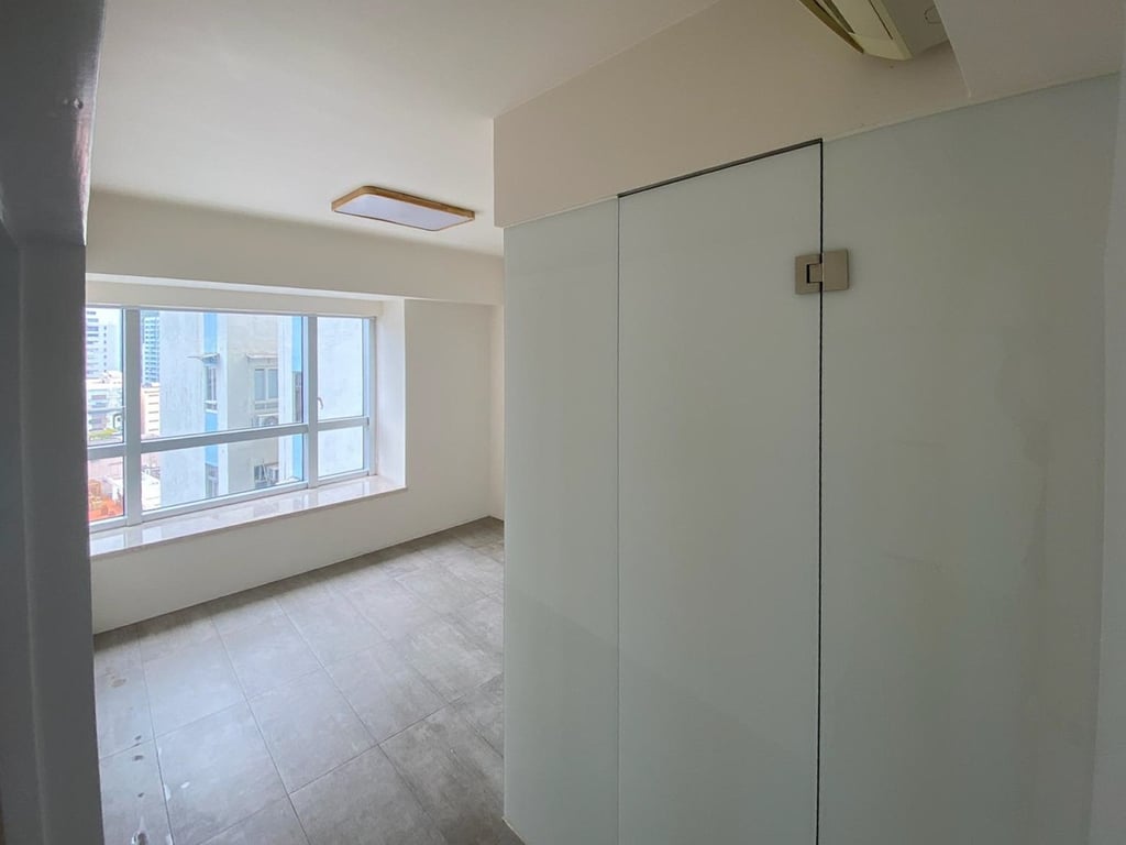 https://img.propertyraptor.com/cdn-cgi/imagedelivery/KD5bF_AFL0JDTbKLWF7z9g/ap8/ap8_001/hornet/prp/img/8d8536af09fe2e238f2a2371edf27c2a-wtm.jpg/public