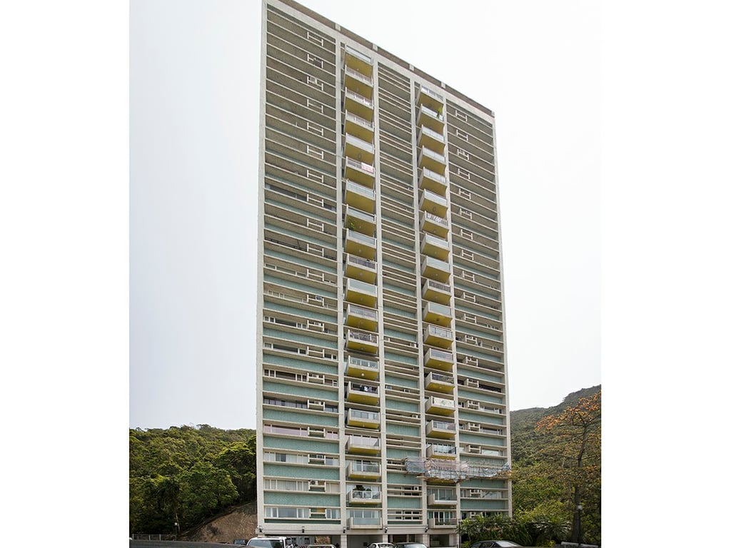 https://img.propertyraptor.com/cdn-cgi/imagedelivery/KD5bF_AFL0JDTbKLWF7z9g/ap8/ap8_001/hornet/prp/img/8da00a9b135ddb48e58723ce5053decf.jpg/public
