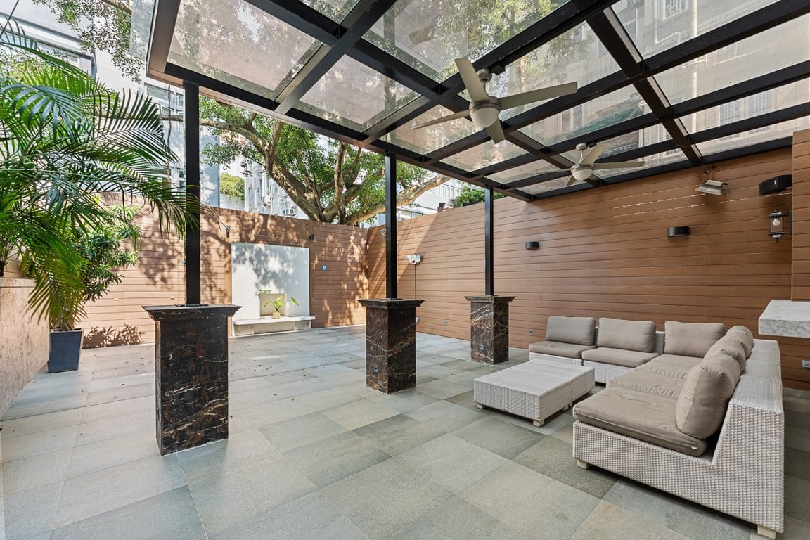 https://img.propertyraptor.com/cdn-cgi/imagedelivery/KD5bF_AFL0JDTbKLWF7z9g/ap8/ap8_001/hornet/prp/img/8dafbe85b5c5a47ba039fc3ed7aa1293-wtm.jpg/public