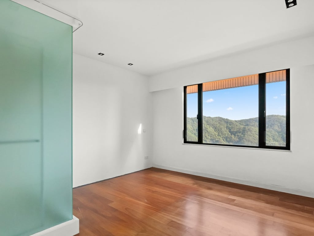 https://img.propertyraptor.com/cdn-cgi/imagedelivery/KD5bF_AFL0JDTbKLWF7z9g/ap8/ap8_001/hornet/prp/img/8de733dcb5f1c2ebf6e792b059edf2d9-wtm.jpg/public
