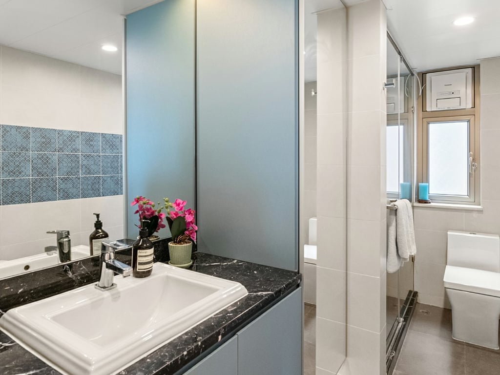 https://img.propertyraptor.com/cdn-cgi/imagedelivery/KD5bF_AFL0JDTbKLWF7z9g/ap8/ap8_001/hornet/prp/img/8df071d6b49e5220b6fa5e24f5e377ec.jpg/public