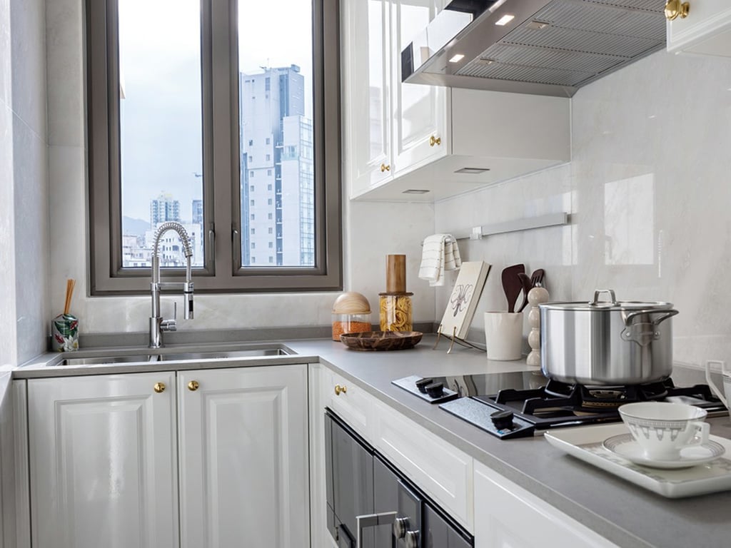 https://img.propertyraptor.com/cdn-cgi/imagedelivery/KD5bF_AFL0JDTbKLWF7z9g/ap8/ap8_001/hornet/prp/img/8df9c9c60793d47396f31fb5466a5d88.jpg/public