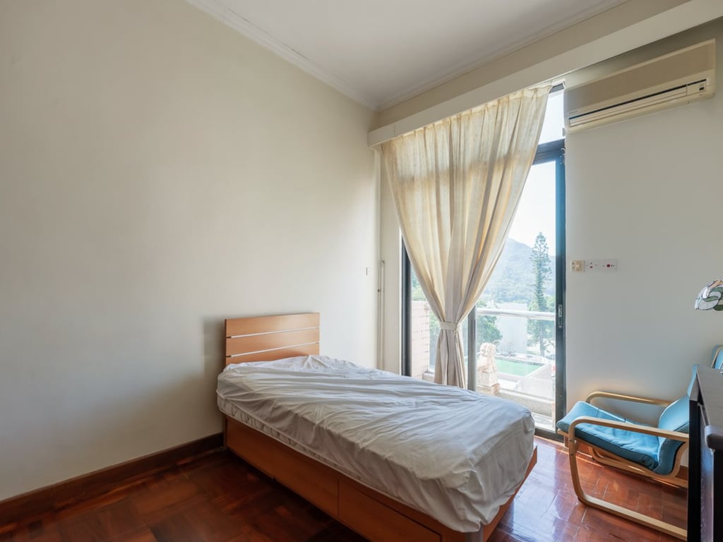 https://img.propertyraptor.com/cdn-cgi/imagedelivery/KD5bF_AFL0JDTbKLWF7z9g/ap8/ap8_001/hornet/prp/img/8e1a3a6a6f46fe232a07a630c8e0169d.jpg/public