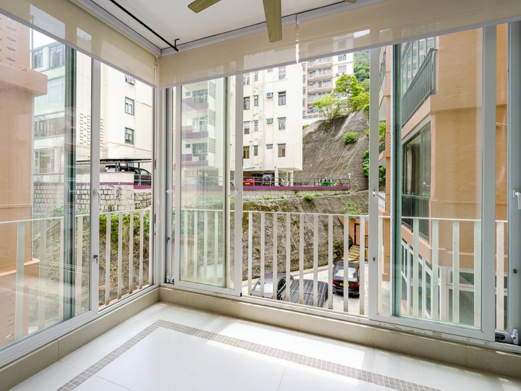 https://img.propertyraptor.com/cdn-cgi/imagedelivery/KD5bF_AFL0JDTbKLWF7z9g/ap8/ap8_001/hornet/prp/img/8ea8d95bea6da3b76776fa33ce564c66.jpg/public