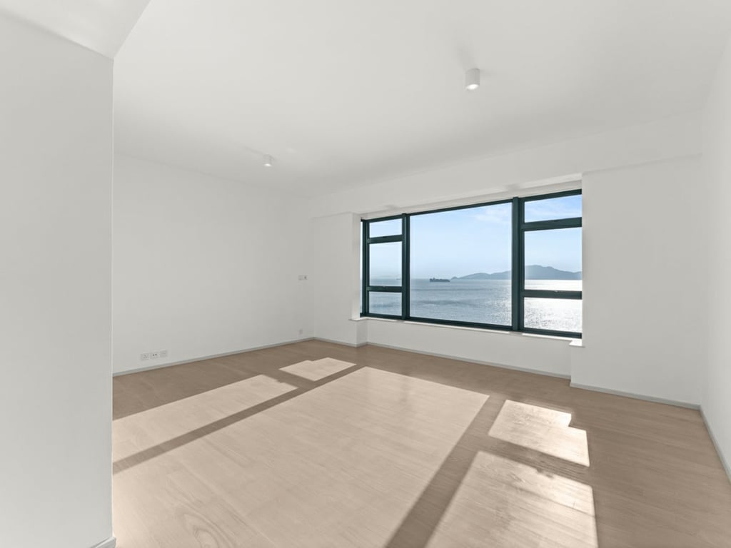 https://img.propertyraptor.com/cdn-cgi/imagedelivery/KD5bF_AFL0JDTbKLWF7z9g/ap8/ap8_001/hornet/prp/img/8eca6f2586029f381d28a905fdf5e3ec.jpg/public