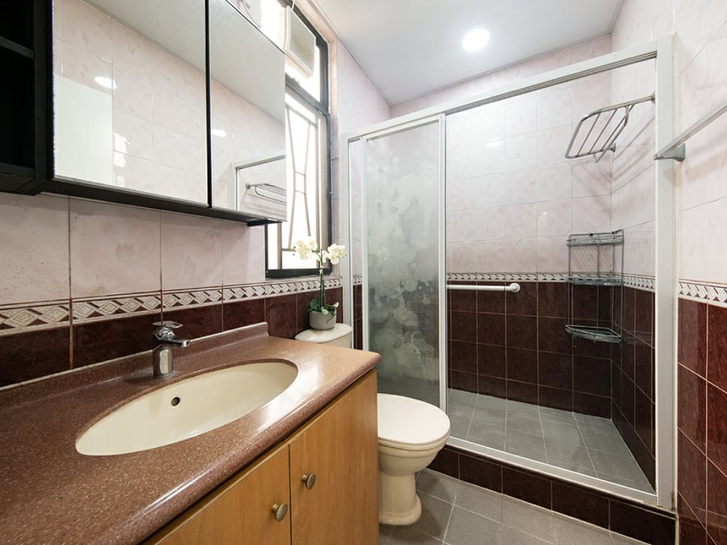 https://img.propertyraptor.com/cdn-cgi/imagedelivery/KD5bF_AFL0JDTbKLWF7z9g/ap8/ap8_001/hornet/prp/img/8ef7569ac362e875ebcac4c57ce702c8.jpg/public