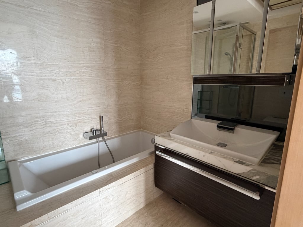 https://img.propertyraptor.com/cdn-cgi/imagedelivery/KD5bF_AFL0JDTbKLWF7z9g/ap8/ap8_001/hornet/prp/img/8f19ff85b5009d8f43209f26c64c5b8f-wtm.jpg/public