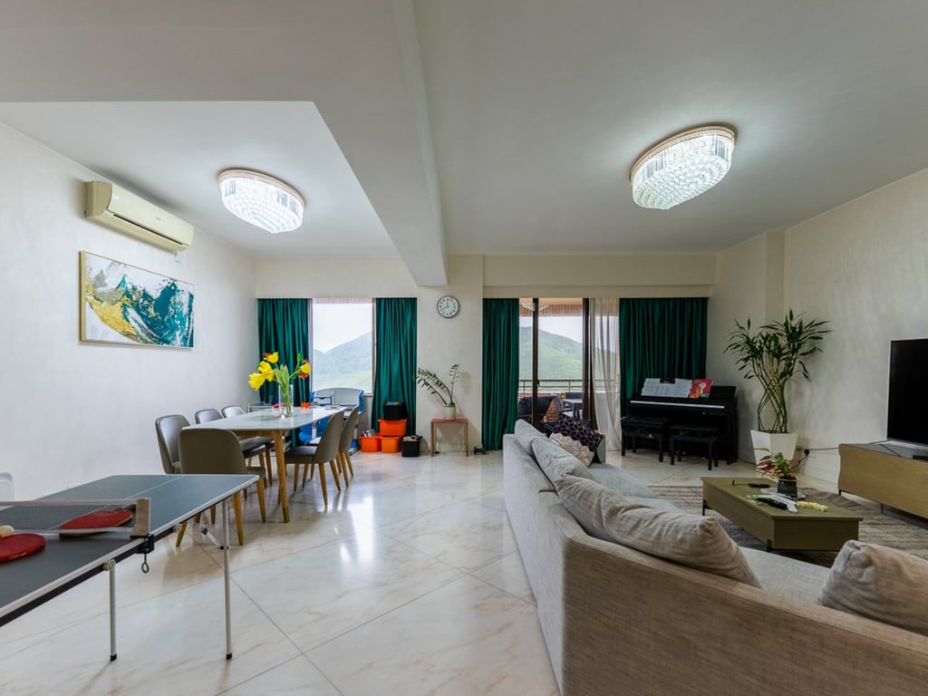 https://img.propertyraptor.com/cdn-cgi/imagedelivery/KD5bF_AFL0JDTbKLWF7z9g/ap8/ap8_001/hornet/prp/img/8f54e2cd8602e76bde4e3a9188690ced-wtm.jpg/public