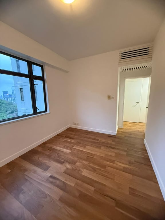 https://img.propertyraptor.com/cdn-cgi/imagedelivery/KD5bF_AFL0JDTbKLWF7z9g/ap8/ap8_001/hornet/prp/img/8f5e435dcb014614229eddd124547391-wtm.jpg/public