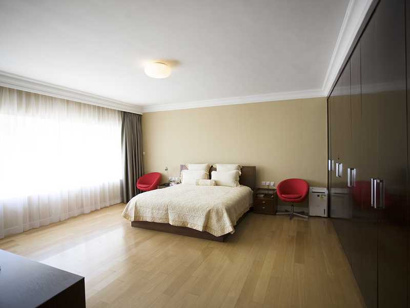 https://img.propertyraptor.com/cdn-cgi/imagedelivery/KD5bF_AFL0JDTbKLWF7z9g/ap8/ap8_001/hornet/prp/img/8f75f94fba26c3e30983676e935898b2.jpg/public