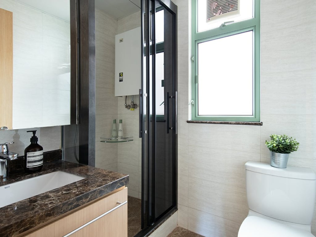 https://img.propertyraptor.com/cdn-cgi/imagedelivery/KD5bF_AFL0JDTbKLWF7z9g/ap8/ap8_001/hornet/prp/img/8f7b5f6d3f50d12787dcd16d7770fc8b.jpg/public