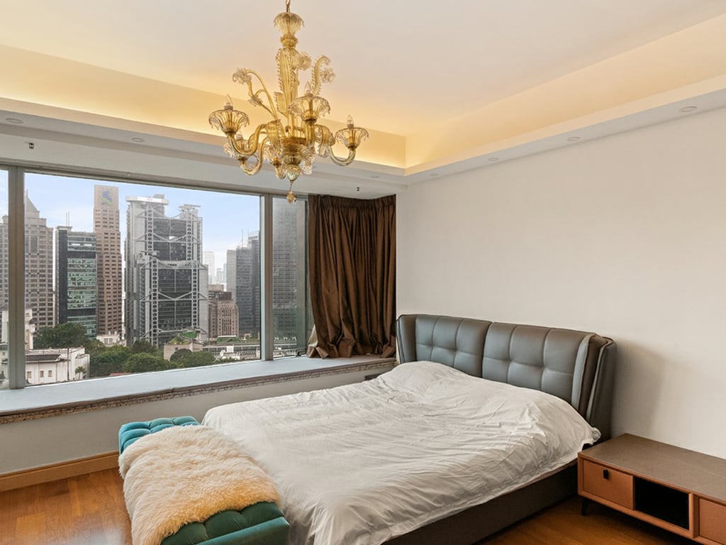 https://img.propertyraptor.com/cdn-cgi/imagedelivery/KD5bF_AFL0JDTbKLWF7z9g/ap8/ap8_001/hornet/prp/img/8f7caaaf6e5decf9747638cc00c54a6d.jpg/public