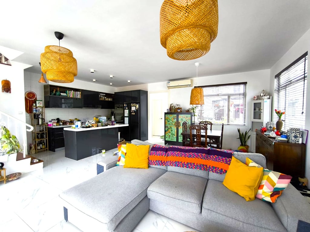 https://img.propertyraptor.com/cdn-cgi/imagedelivery/KD5bF_AFL0JDTbKLWF7z9g/ap8/ap8_001/hornet/prp/img/8f8194e49388f7477897430a308ed0f3-wtm.jpg/public
