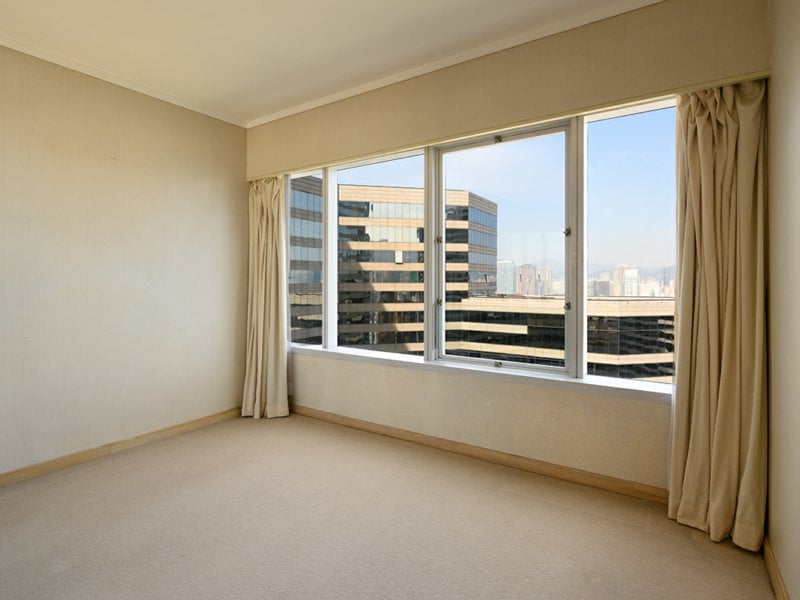 https://img.propertyraptor.com/cdn-cgi/imagedelivery/KD5bF_AFL0JDTbKLWF7z9g/ap8/ap8_001/hornet/prp/img/8fa11ea8368e49940fcd50c3ed695001.jpg/public