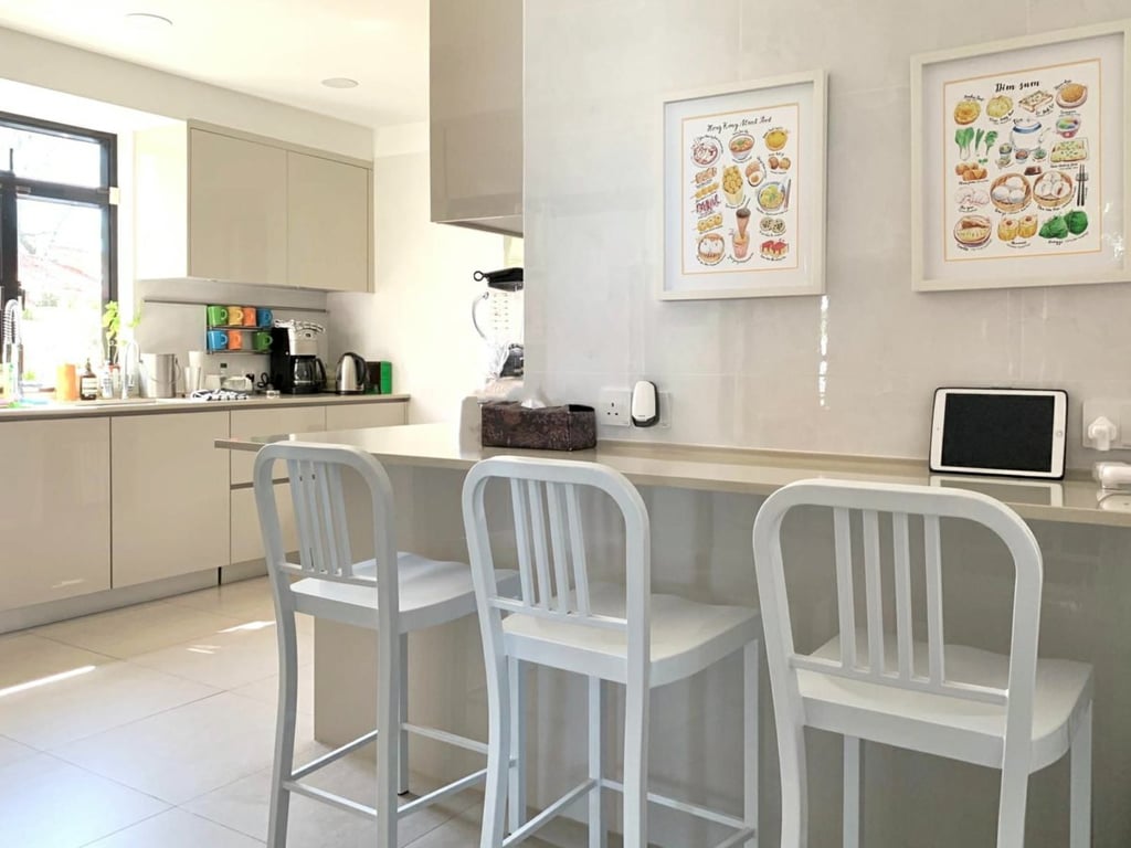 https://img.propertyraptor.com/cdn-cgi/imagedelivery/KD5bF_AFL0JDTbKLWF7z9g/ap8/ap8_001/hornet/prp/img/8fa4be98775bcc570f1c6289908f34bc.jpg/public