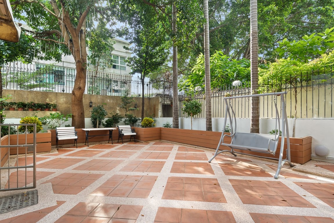 https://img.propertyraptor.com/cdn-cgi/imagedelivery/KD5bF_AFL0JDTbKLWF7z9g/ap8/ap8_001/hornet/prp/img/8fae4208f3aa23082a2c627fec23b1fd-wtm.jpg/public