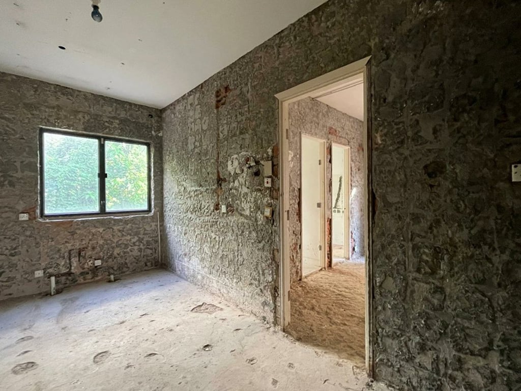 https://img.propertyraptor.com/cdn-cgi/imagedelivery/KD5bF_AFL0JDTbKLWF7z9g/ap8/ap8_001/hornet/prp/img/8fb0e25339dcfcaf99f1ee816a3f6553.jpg/public