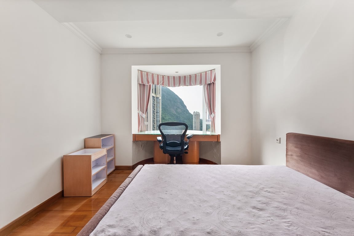 https://img.propertyraptor.com/cdn-cgi/imagedelivery/KD5bF_AFL0JDTbKLWF7z9g/ap8/ap8_001/hornet/prp/img/8fecaa0c6859f730cb1c9bb99fcfe584-wtm.jpg/public