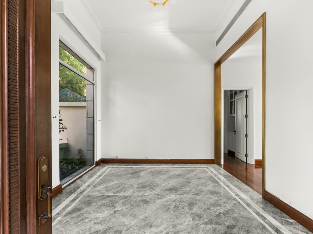 https://img.propertyraptor.com/cdn-cgi/imagedelivery/KD5bF_AFL0JDTbKLWF7z9g/ap8/ap8_001/hornet/prp/img/9010fa13cf4152fb222aa57fae0da454-wtm.jpg/public