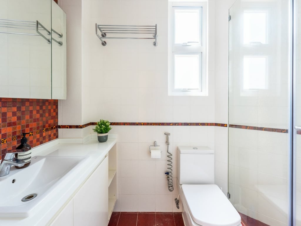 https://img.propertyraptor.com/cdn-cgi/imagedelivery/KD5bF_AFL0JDTbKLWF7z9g/ap8/ap8_001/hornet/prp/img/90184fa68c527cf678a2317319c6cdc5.jpg/public