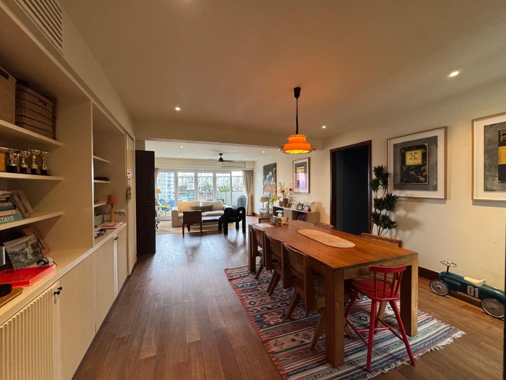 https://img.propertyraptor.com/cdn-cgi/imagedelivery/KD5bF_AFL0JDTbKLWF7z9g/ap8/ap8_001/hornet/prp/img/901af442206bca62e499aace394ca011-wtm.jpg/public