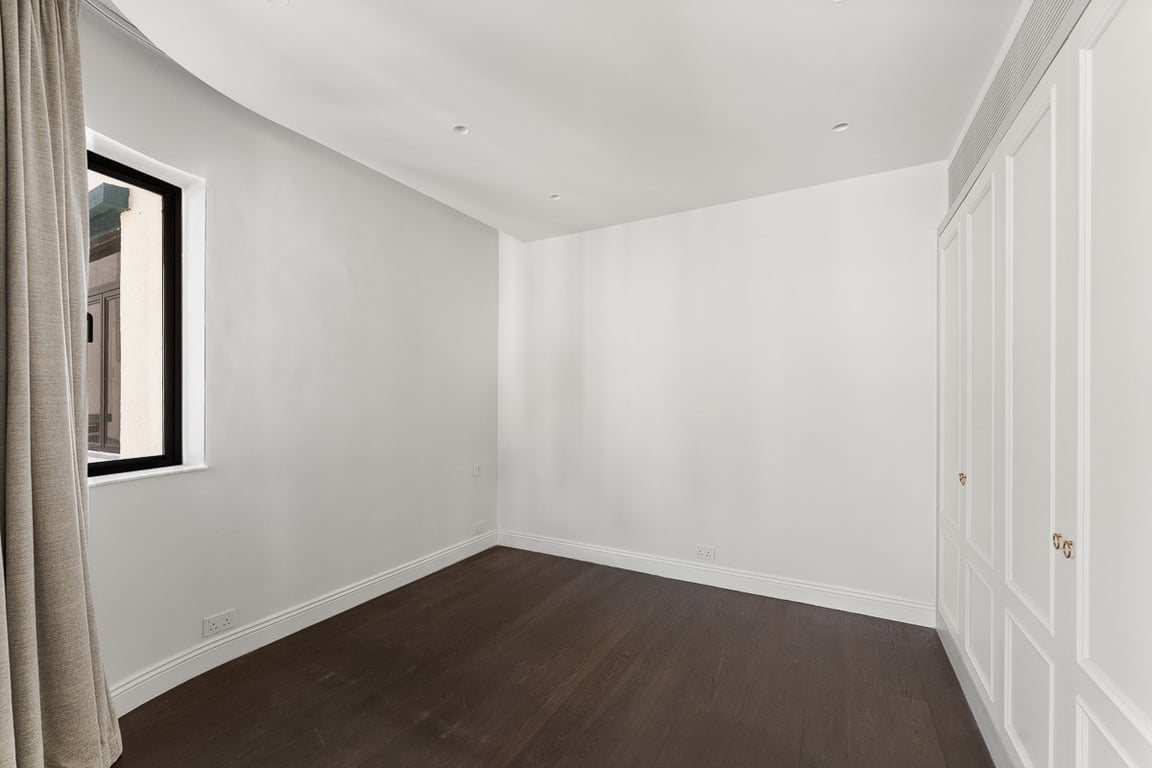 https://img.propertyraptor.com/cdn-cgi/imagedelivery/KD5bF_AFL0JDTbKLWF7z9g/ap8/ap8_001/hornet/prp/img/90236f3139eeb99308434e558f833e6b-wtm.jpg/public