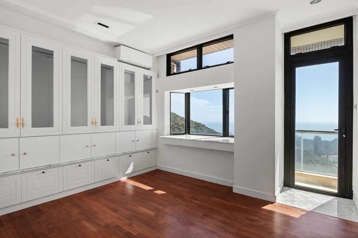https://img.propertyraptor.com/cdn-cgi/imagedelivery/KD5bF_AFL0JDTbKLWF7z9g/ap8/ap8_001/hornet/prp/img/902d5212a31d4773151f114f0c3b2c0c-wtm.jpg/public