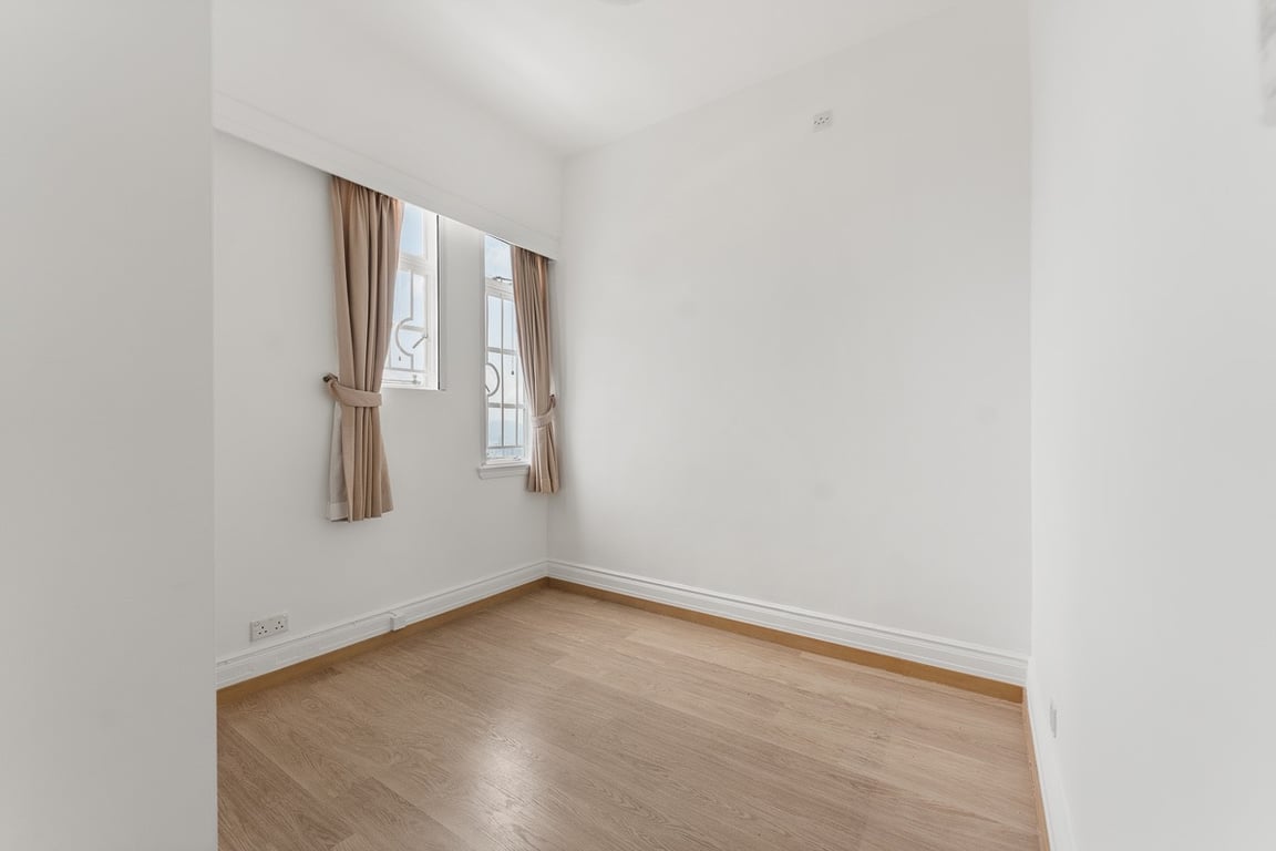 https://img.propertyraptor.com/cdn-cgi/imagedelivery/KD5bF_AFL0JDTbKLWF7z9g/ap8/ap8_001/hornet/prp/img/903ac718aad8cc1a8736437c6aff2d28-wtm.jpg/public