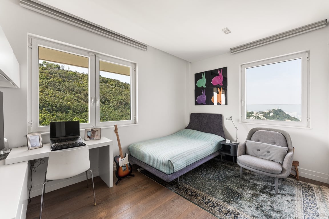 https://img.propertyraptor.com/cdn-cgi/imagedelivery/KD5bF_AFL0JDTbKLWF7z9g/ap8/ap8_001/hornet/prp/img/90404b9bd93bb26469f5321fb187a7c2-wtm.jpg/public