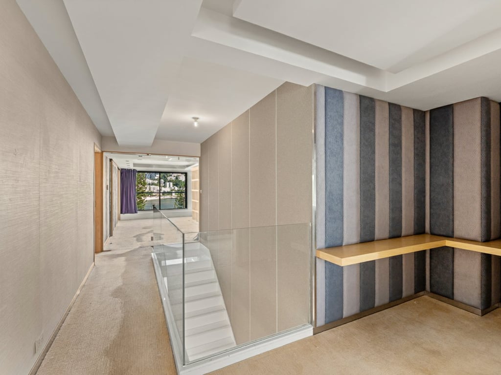 https://img.propertyraptor.com/cdn-cgi/imagedelivery/KD5bF_AFL0JDTbKLWF7z9g/ap8/ap8_001/hornet/prp/img/90790bdd40e76671947a4fe3845be66a-wtm.jpg/public