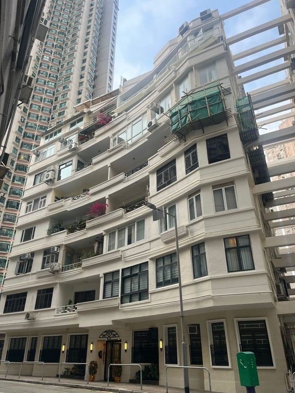 https://img.propertyraptor.com/cdn-cgi/imagedelivery/KD5bF_AFL0JDTbKLWF7z9g/ap8/ap8_001/hornet/prp/img/907db39e7258801a5c43309d93fab08a-wtm.jpg/public