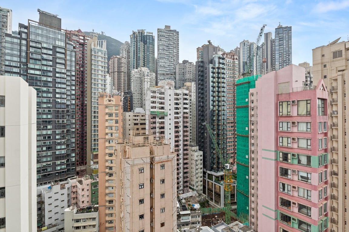 https://img.propertyraptor.com/cdn-cgi/imagedelivery/KD5bF_AFL0JDTbKLWF7z9g/ap8/ap8_001/hornet/prp/img/9091e60eae9bc96ad15228ab4e3d2de6-wtm.jpg/public