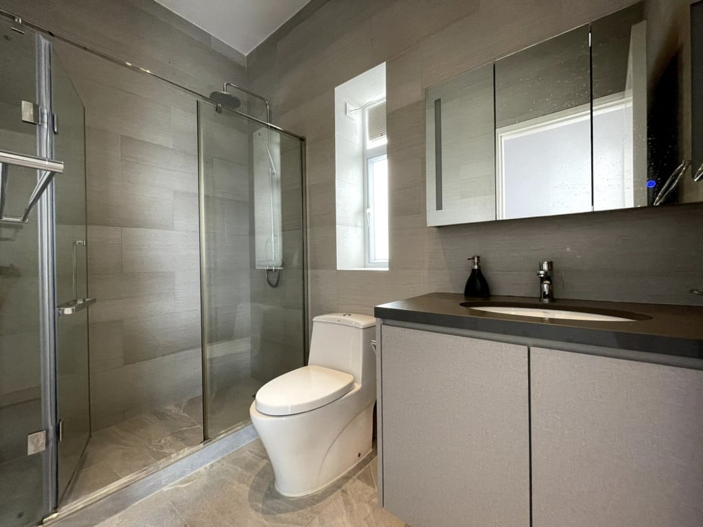 https://img.propertyraptor.com/cdn-cgi/imagedelivery/KD5bF_AFL0JDTbKLWF7z9g/ap8/ap8_001/hornet/prp/img/90b005f518b497e465b836b4f0fe64db.jpg/public