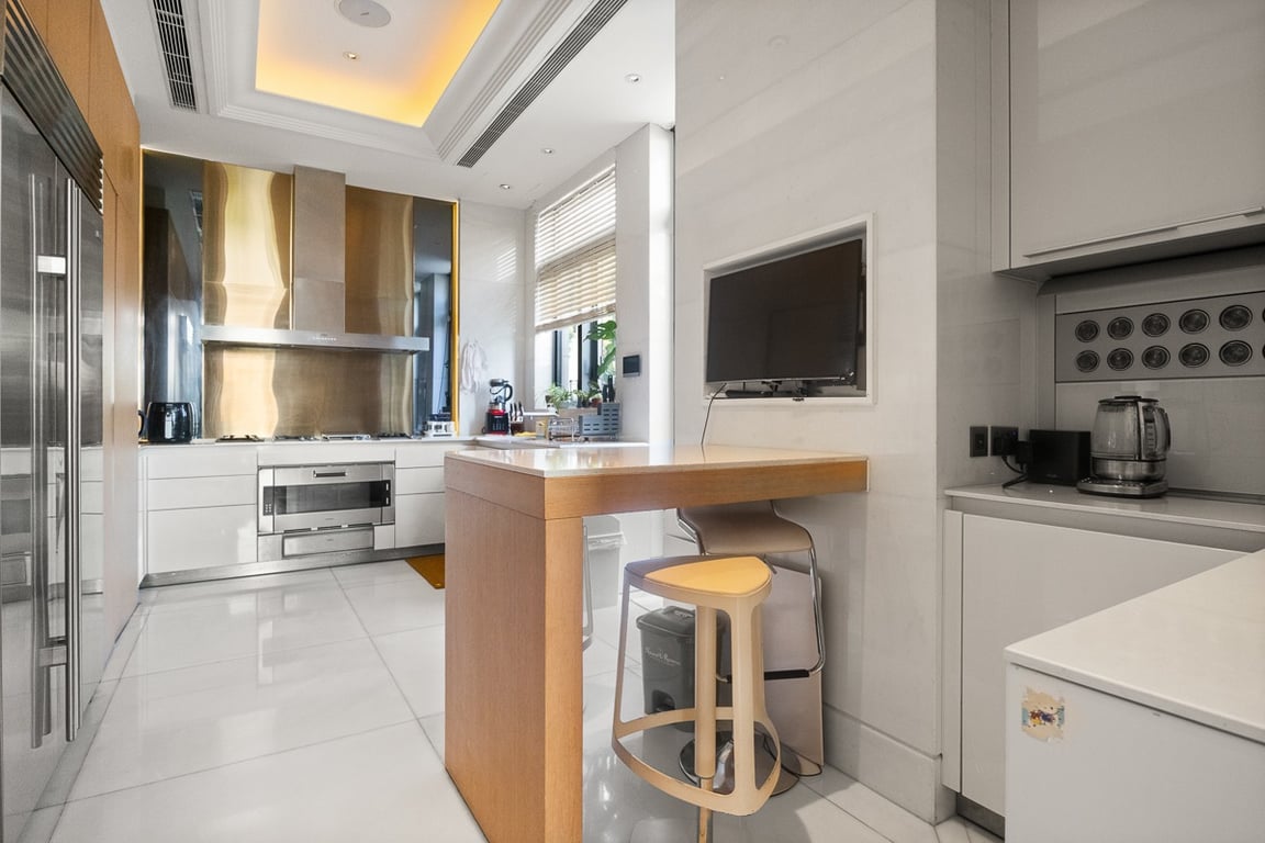 https://img.propertyraptor.com/cdn-cgi/imagedelivery/KD5bF_AFL0JDTbKLWF7z9g/ap8/ap8_001/hornet/prp/img/90c9b6f5e353d223c0501234604d1217-wtm.jpg/public