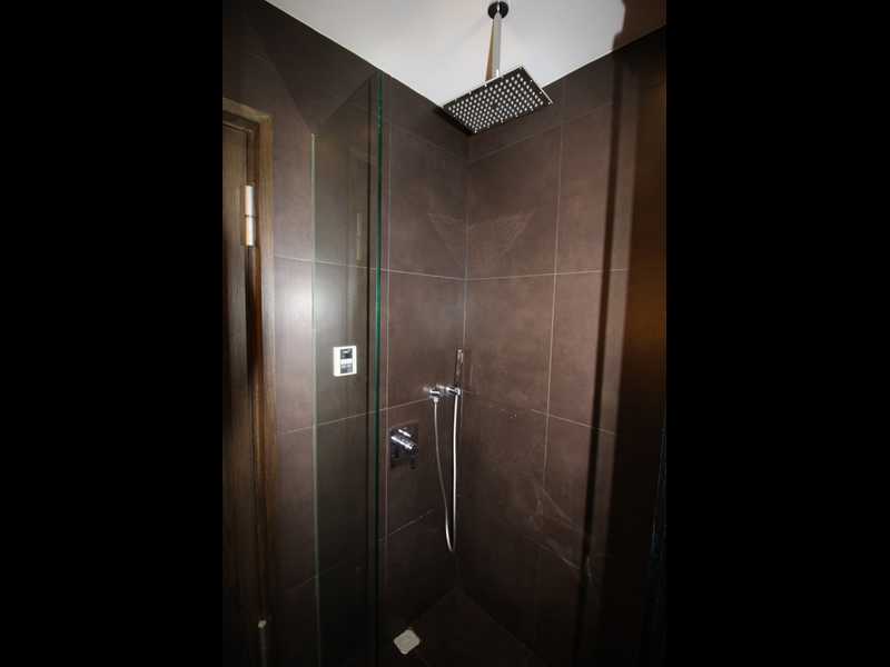 https://img.propertyraptor.com/cdn-cgi/imagedelivery/KD5bF_AFL0JDTbKLWF7z9g/ap8/ap8_001/hornet/prp/img/90d168f76b28c3e5600a45d9a583db57.jpg/public