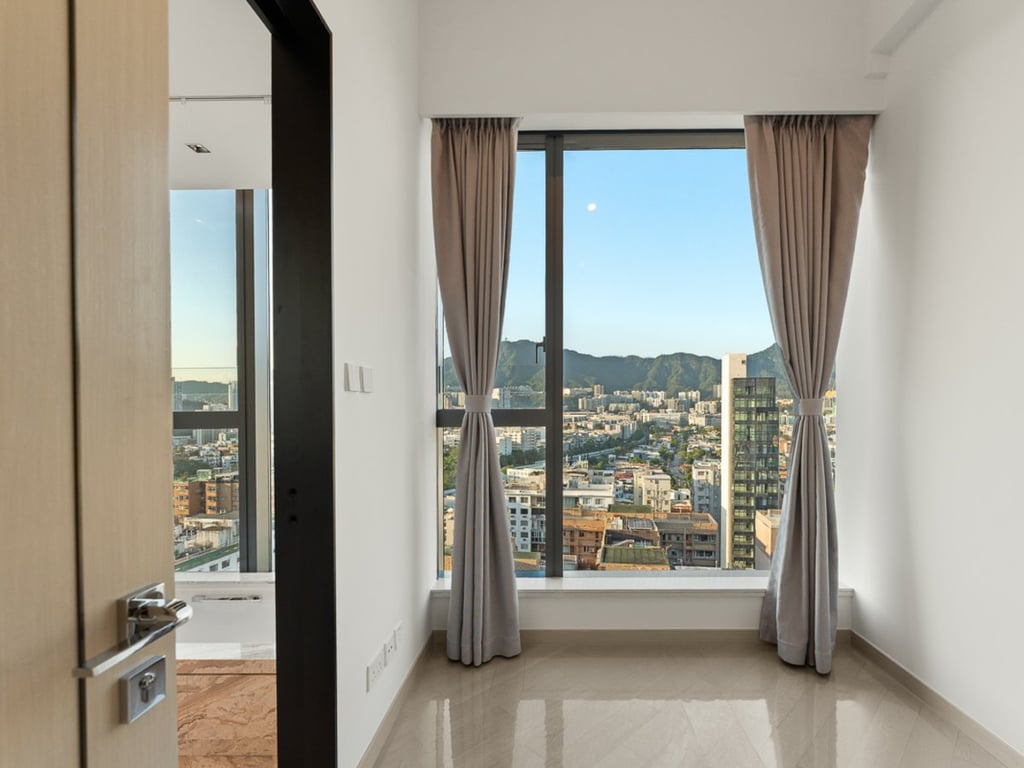 https://img.propertyraptor.com/cdn-cgi/imagedelivery/KD5bF_AFL0JDTbKLWF7z9g/ap8/ap8_001/hornet/prp/img/910ba8ae4a00209de7ebd82aa91cf578-wtm.jpg/public